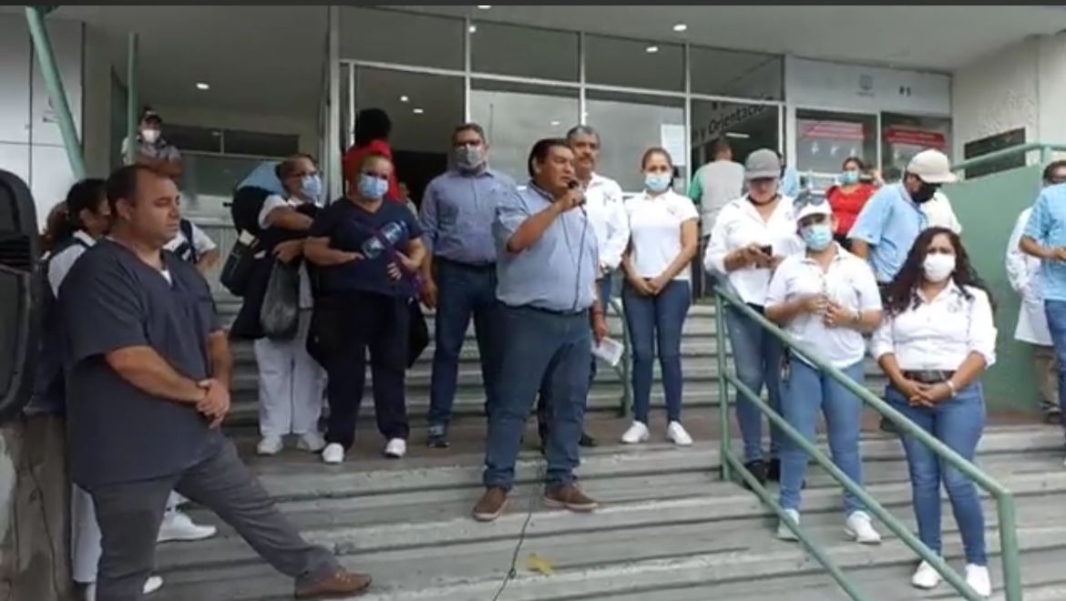 En Nayarit protestan trabajadores de la salud por el IMSS- Bienestar; está peor, acusan